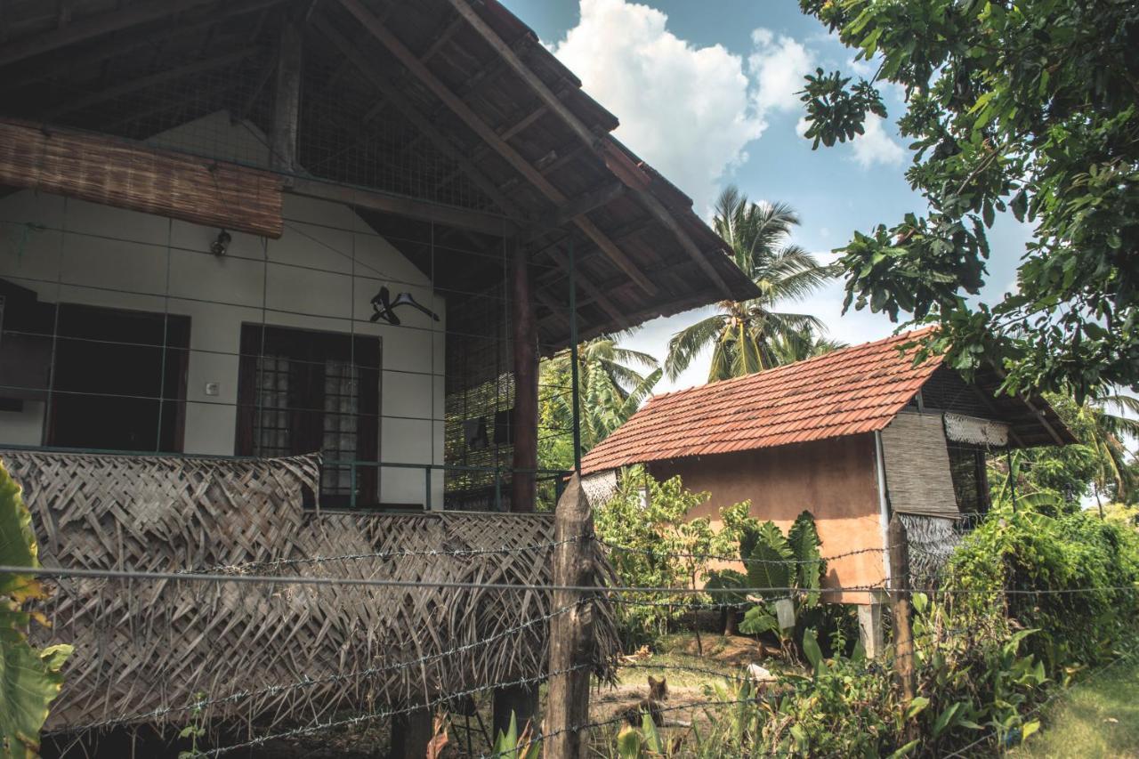 Lake Cabin Polonnaruwa Luaran gambar