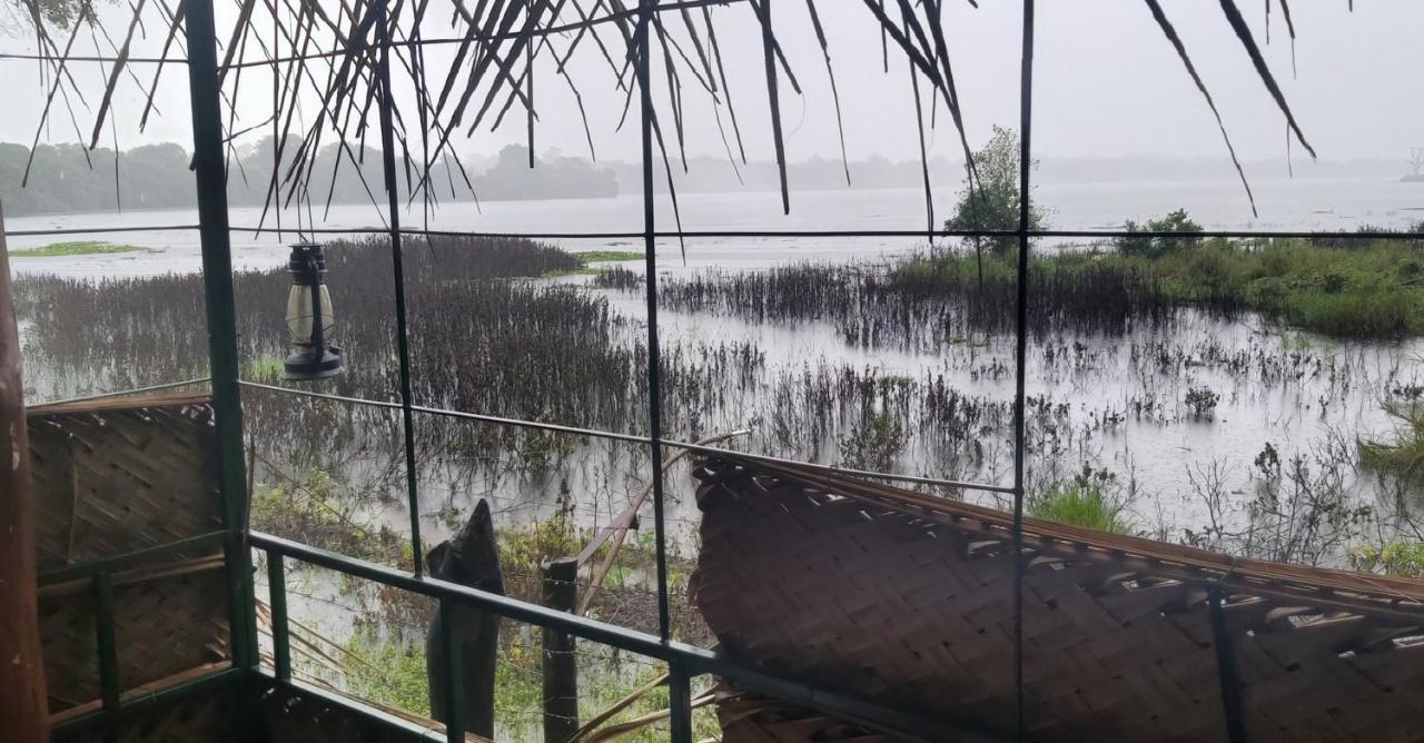 Lake Cabin Polonnaruwa Luaran gambar