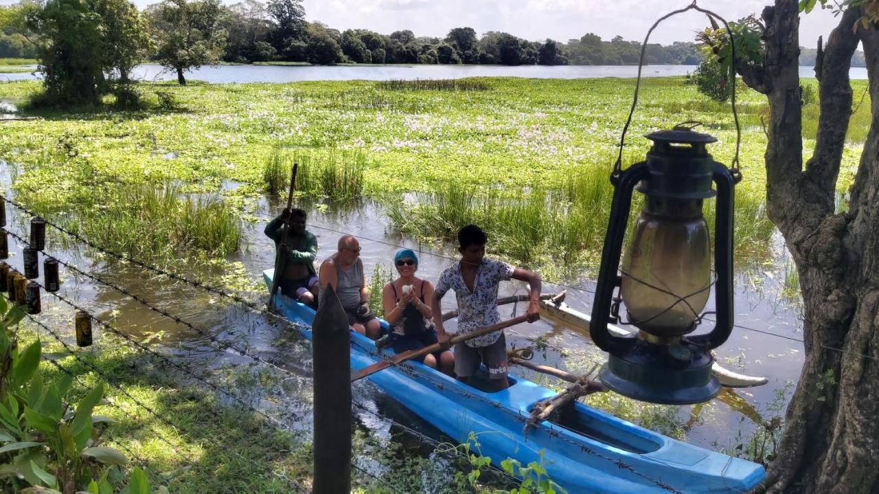 Lake Cabin Polonnaruwa Luaran gambar