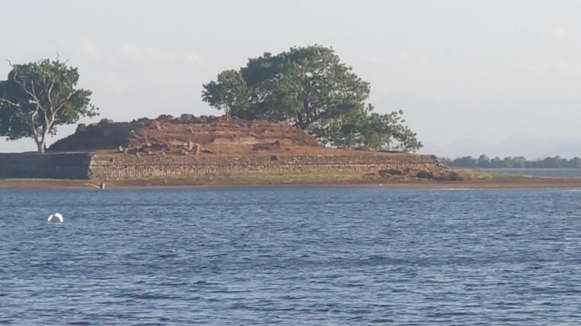 Lake Cabin Polonnaruwa Luaran gambar