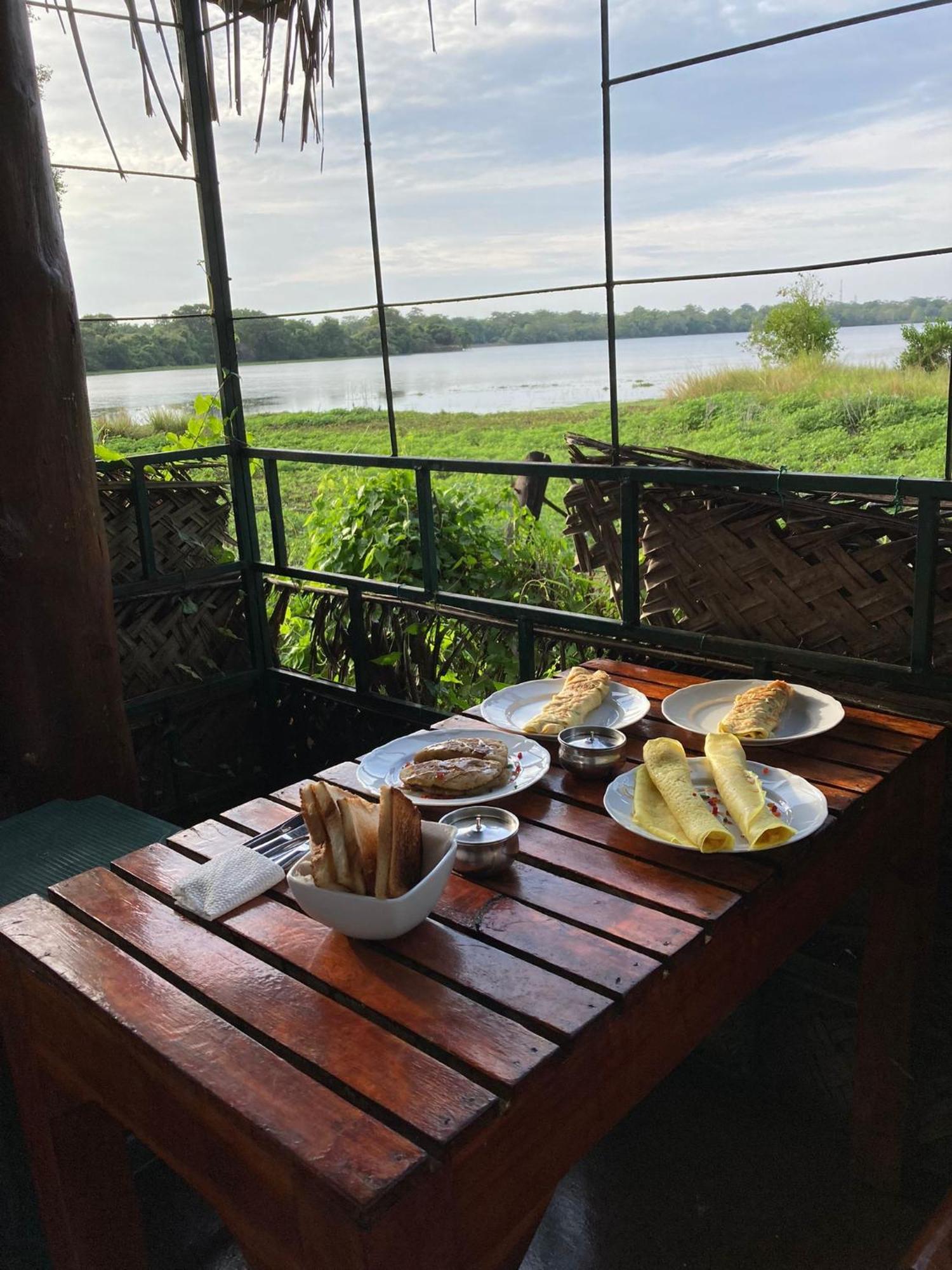 Lake Cabin Polonnaruwa Luaran gambar