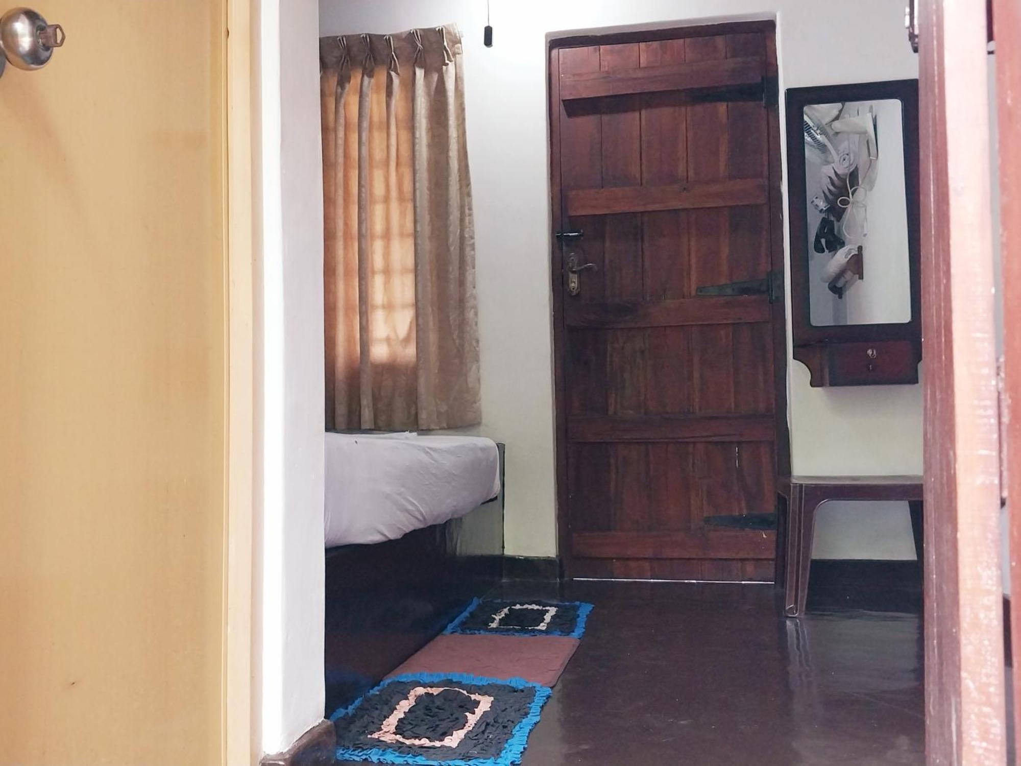 Lake Cabin Polonnaruwa Bilik gambar