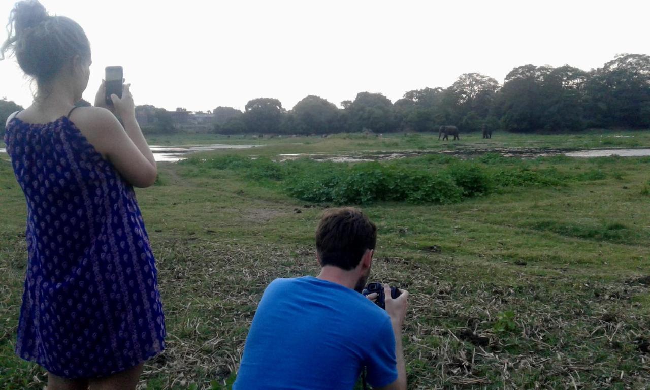 Lake Cabin Polonnaruwa Luaran gambar