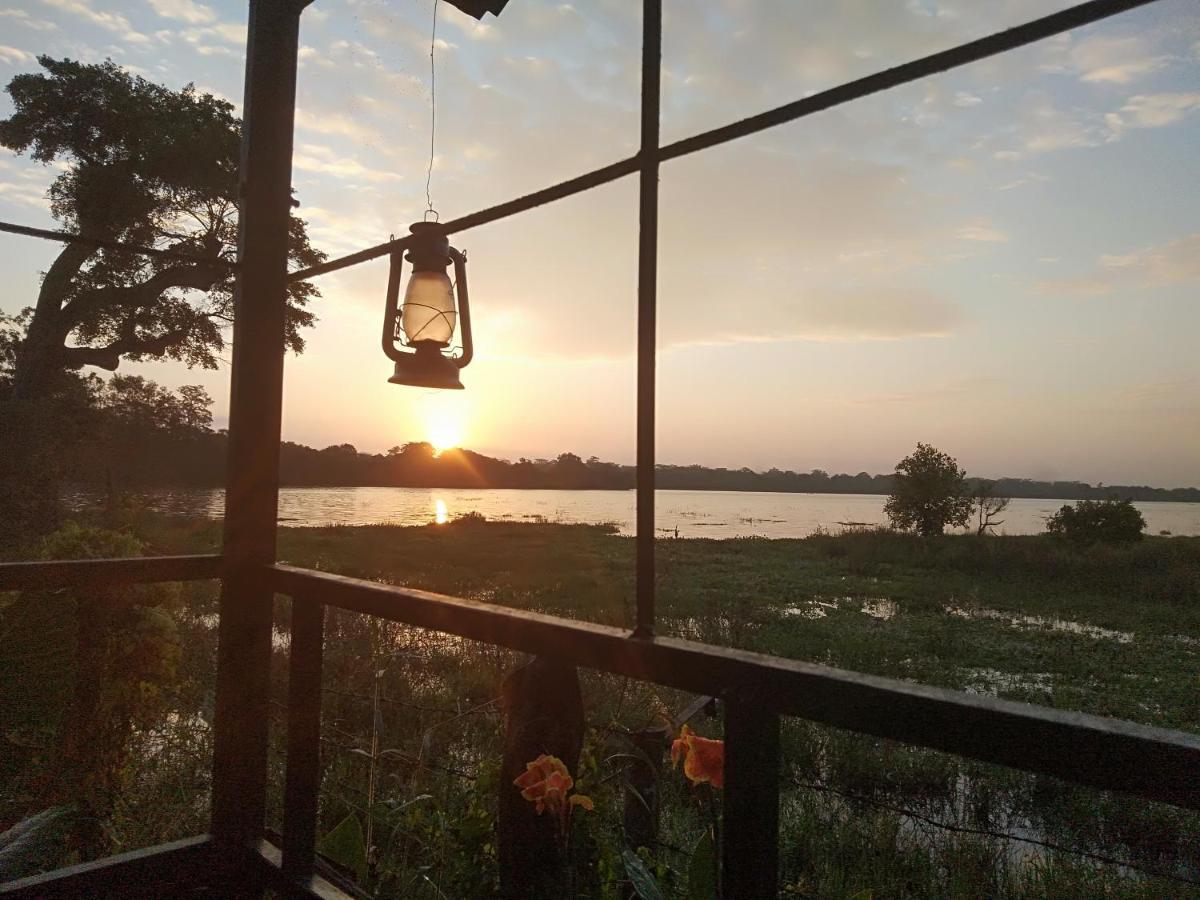 Lake Cabin Polonnaruwa Luaran gambar